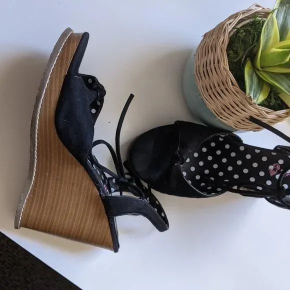 Torrid Black Strappy Wedges - Size 8 - Picture 2 of 5